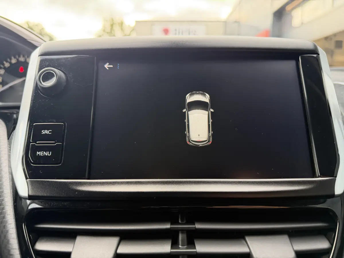 110pk Allure (Automatische Airco - Navigatie - Apple Carplay - Parkersensoren - Lichtmetalen velgen)