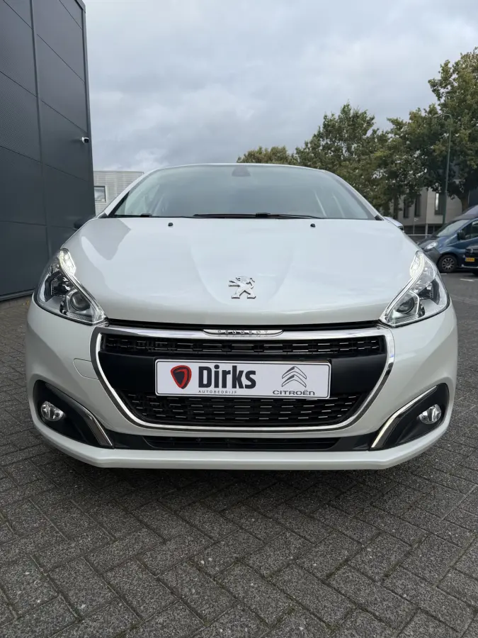 110pk Allure (Automatische Airco - Navigatie - Apple Carplay - Parkersensoren - Lichtmetalen velgen)