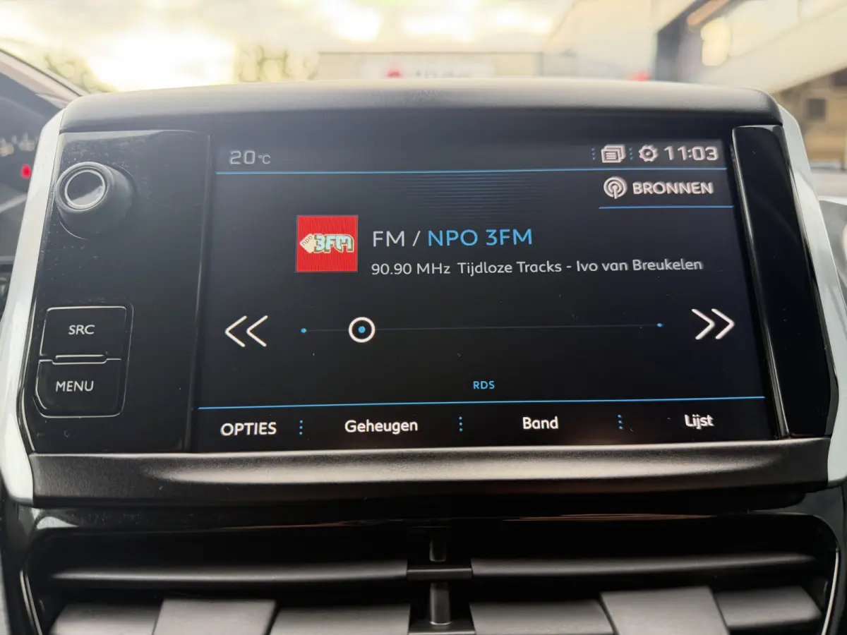 110pk Allure (Automatische Airco - Navigatie - Apple Carplay - Parkersensoren - Lichtmetalen velgen)
