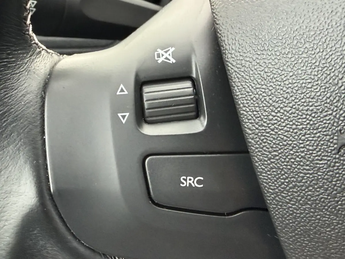 110pk Allure (Automatische Airco - Navigatie - Apple Carplay - Parkersensoren - Lichtmetalen velgen)