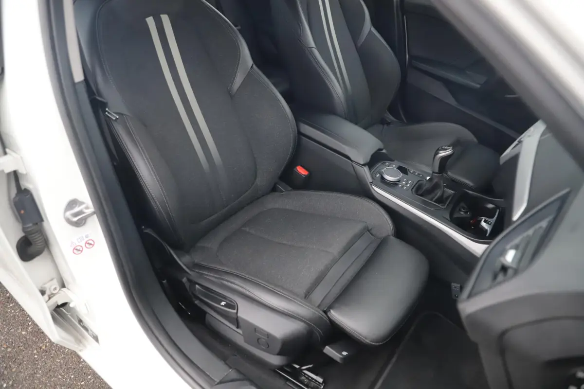 116i Lesauto ! Sportstoelen Navigatie LED Carplay Android Parkeersensoren Climate Cruise Control LMV