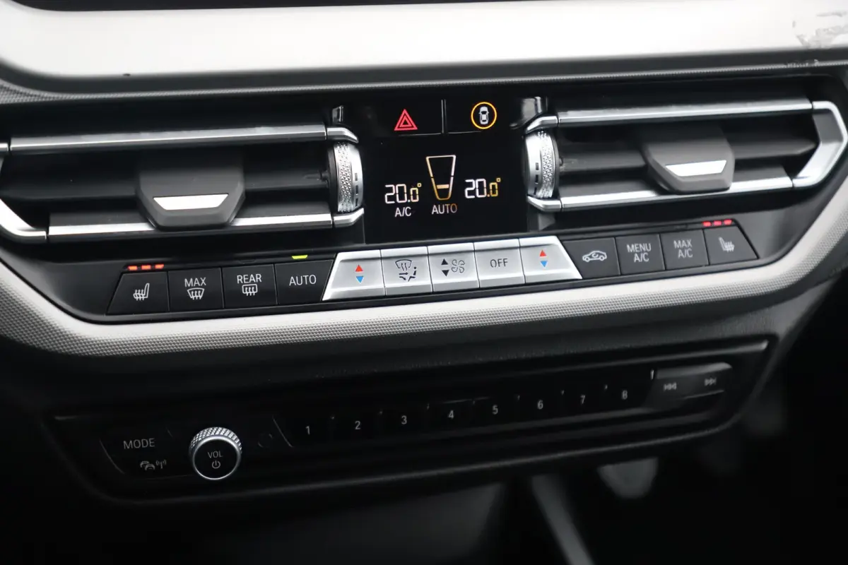 116i Lesauto ! Sportstoelen Navigatie LED Carplay Android Parkeersensoren Climate Cruise Control LMV