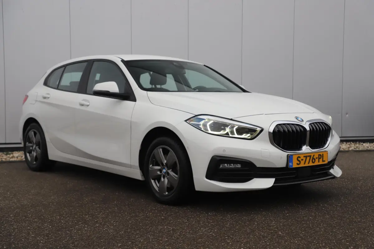 116i Lesauto ! Sportstoelen Navigatie LED Carplay Android Parkeersensoren Climate Cruise Control LMV