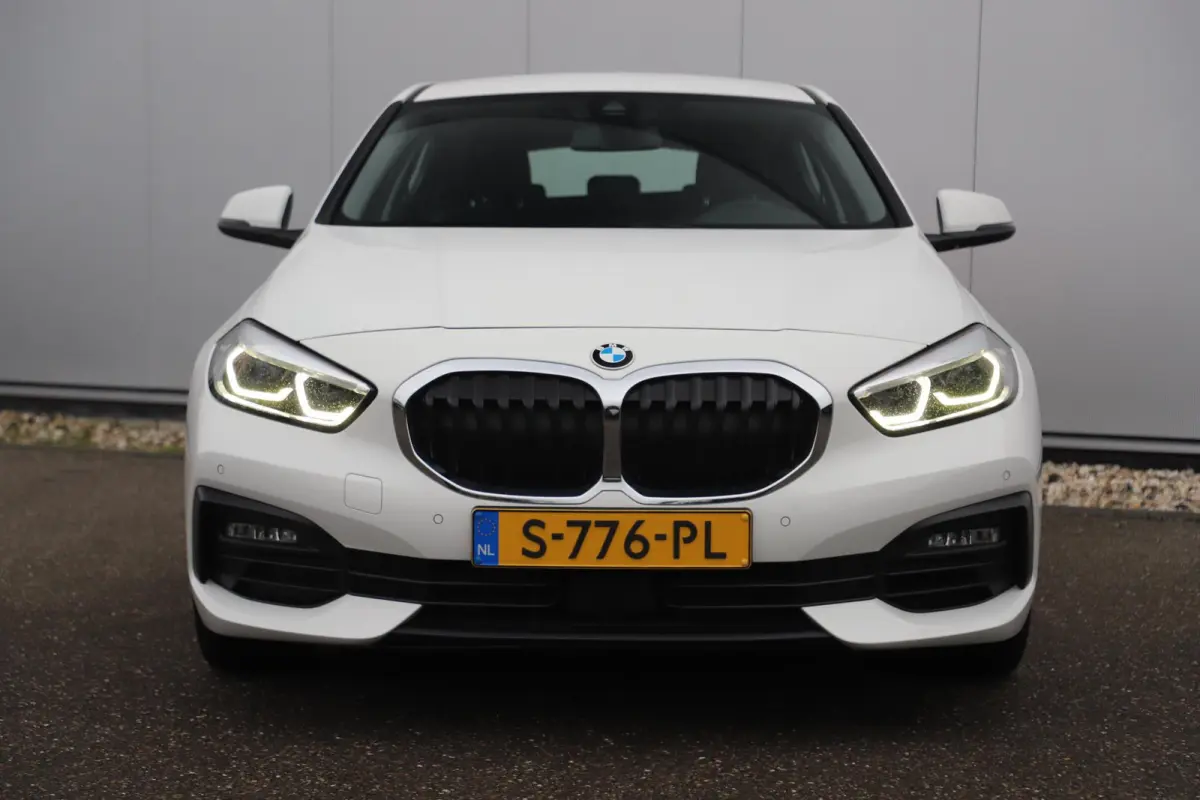 116i Lesauto ! Sportstoelen Navigatie LED Carplay Android Parkeersensoren Climate Cruise Control LMV