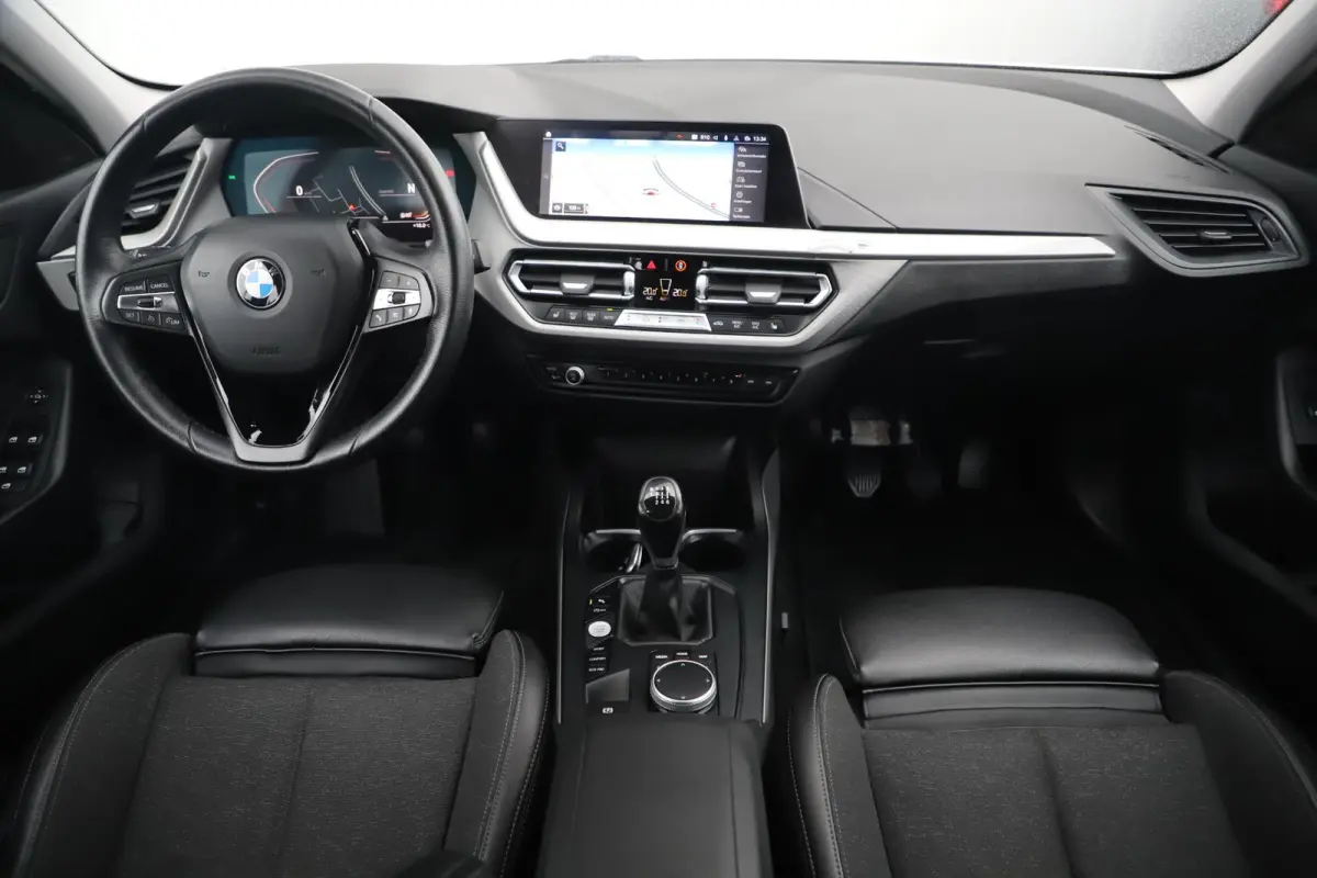 116i Lesauto ! Sportstoelen Navigatie LED Carplay Android Parkeersensoren Climate Cruise Control LMV