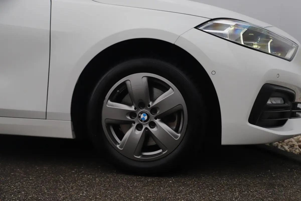 116i Lesauto ! Sportstoelen Navigatie LED Carplay Android Parkeersensoren Climate Cruise Control LMV
