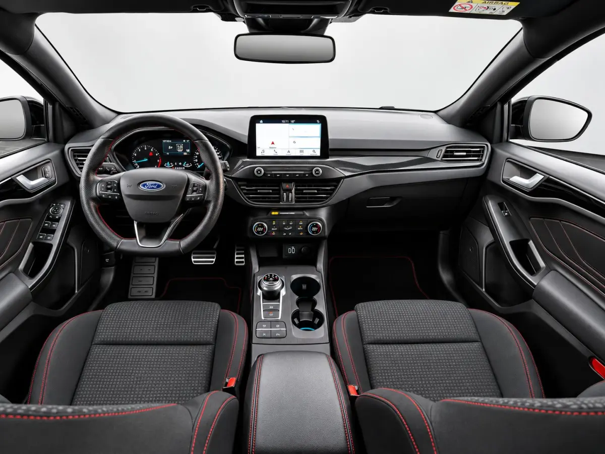 1.5 EcoBoost 150pk ST Line Automaat | Technology Pack | Stoelverwaming | 18" LMV | Privacy Glass |