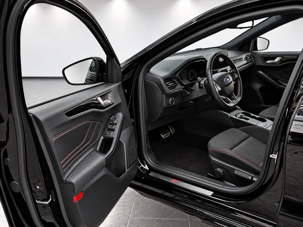 1.5 EcoBoost 150pk ST Line Automaat | Technology Pack | Stoelverwaming | 18" LMV | Privacy Glass |