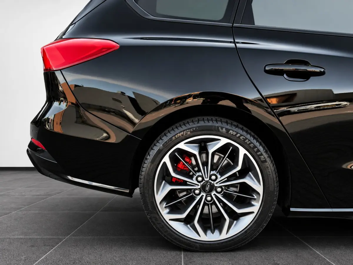 1.5 EcoBoost 150pk ST Line Automaat | Technology Pack | Stoelverwaming | 18" LMV | Privacy Glass |