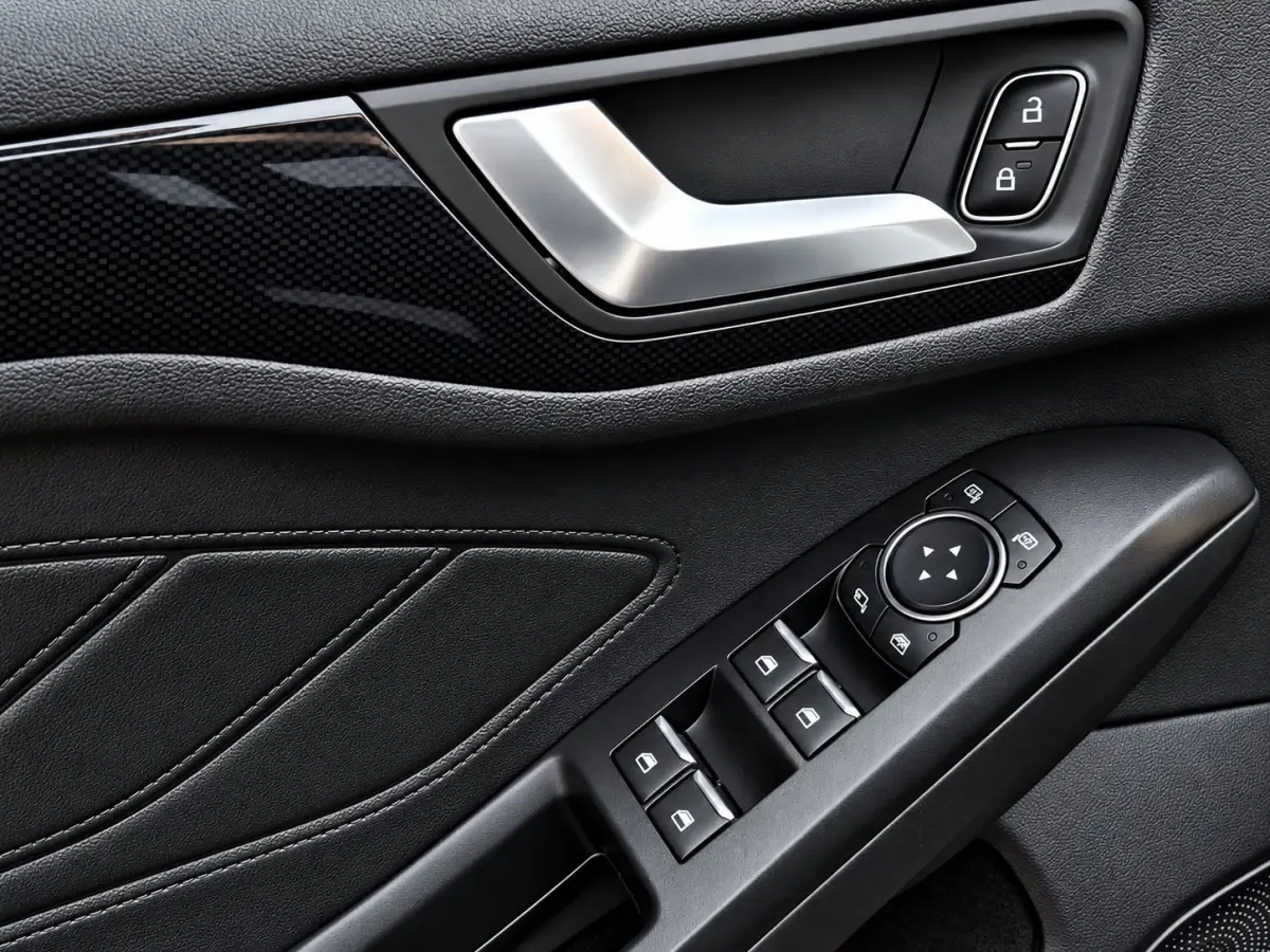 1.5 EcoBoost 150pk ST Line Automaat | Technology Pack | Stoelverwaming | 18" LMV | Privacy Glass |