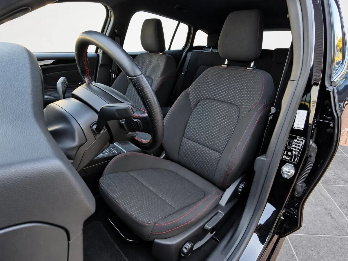 1.5 EcoBoost 150pk ST Line Automaat | Technology Pack | Stoelverwaming | 18" LMV | Privacy Glass |