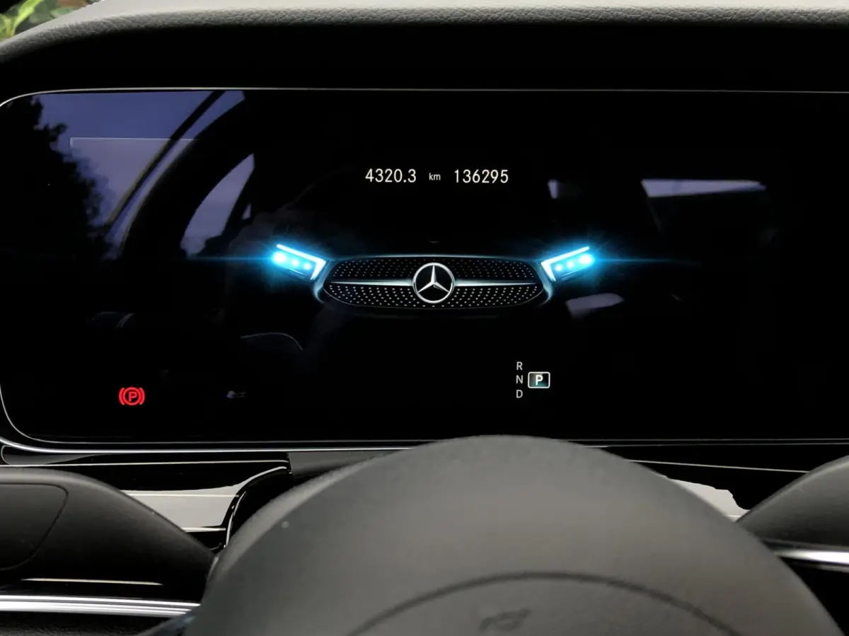 200, FACELIFT MODEL, PANORAMADAK, BURMESTER, ELEKTRISCHE STOELEN, LEDER, ECC AIRCO, CRUISE, STOELVERWARMING, STOELKOELING, APPLE CARPLAY
