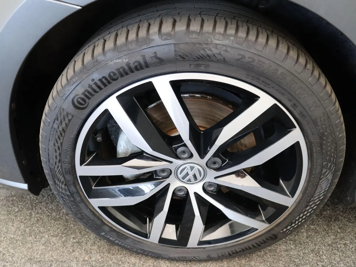E-DITION | 91,3 % SOH | Stoelverwarming | Navigatie |  DAB-radio | Climate control | Sensoren voor en achter | Led verlichting | Lichtmetalen velg |