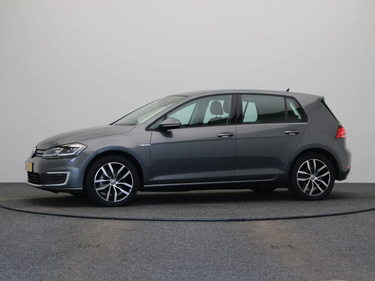 E-DITION | 91,3 % SOH | Stoelverwarming | Navigatie |  DAB-radio | Climate control | Sensoren voor en achter | Led verlichting | Lichtmetalen velg |