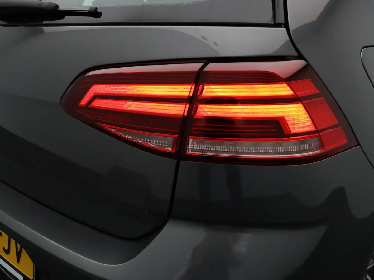 E-DITION | 91,3 % SOH | Stoelverwarming | Navigatie |  DAB-radio | Climate control | Sensoren voor en achter | Led verlichting | Lichtmetalen velg |