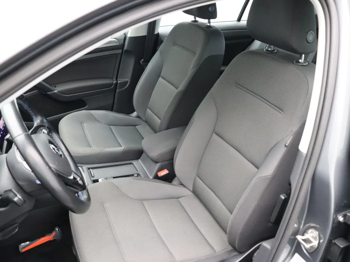 E-DITION | 91,3 % SOH | Stoelverwarming | Navigatie |  DAB-radio | Climate control | Sensoren voor en achter | Led verlichting | Lichtmetalen velg |
