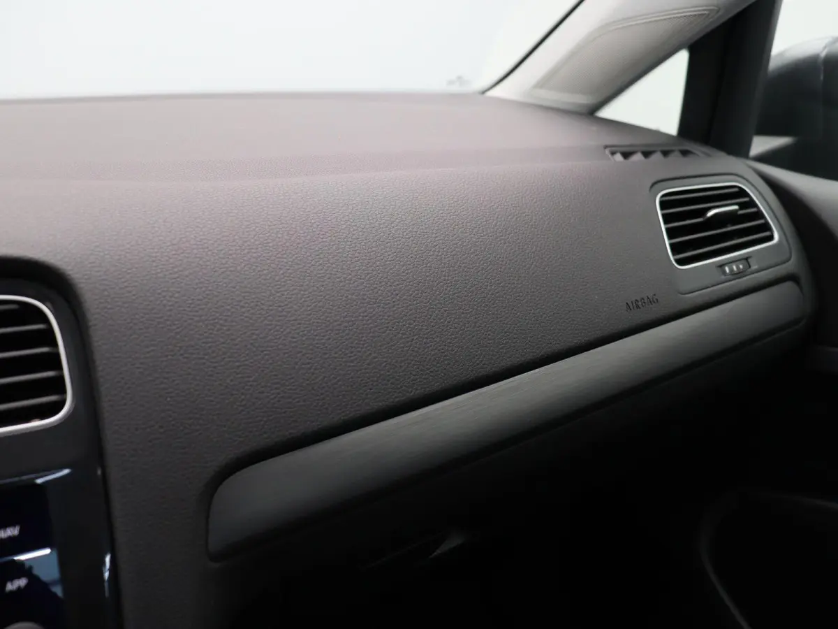 E-DITION | 91,3 % SOH | Stoelverwarming | Navigatie |  DAB-radio | Climate control | Sensoren voor en achter | Led verlichting | Lichtmetalen velg |
