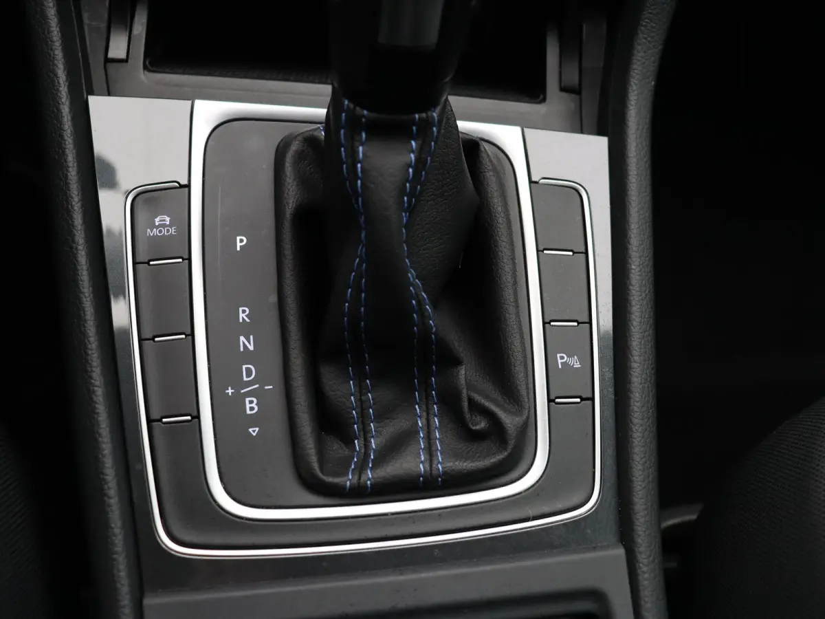 E-DITION | 91,3 % SOH | Stoelverwarming | Navigatie |  DAB-radio | Climate control | Sensoren voor en achter | Led verlichting | Lichtmetalen velg |