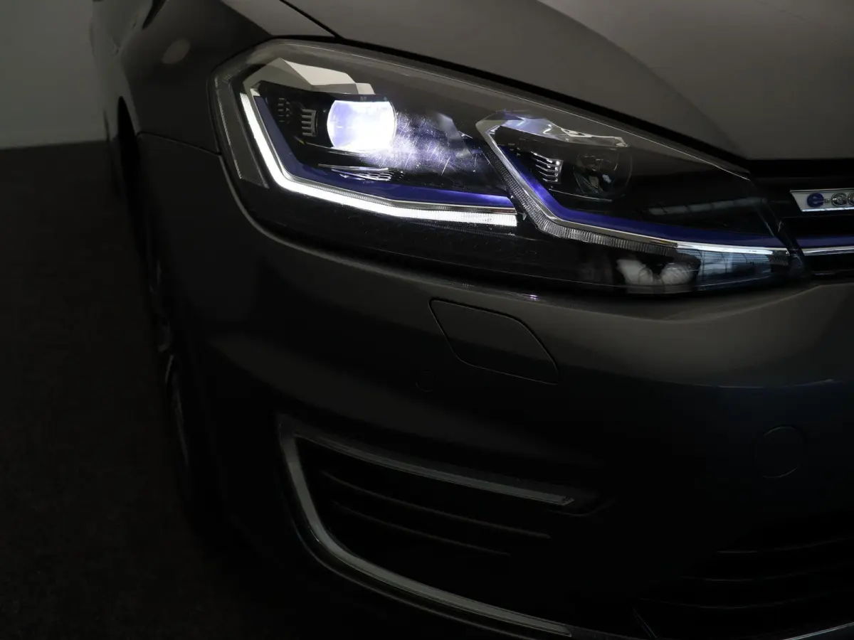 E-DITION | 91,3 % SOH | Stoelverwarming | Navigatie |  DAB-radio | Climate control | Sensoren voor en achter | Led verlichting | Lichtmetalen velg |