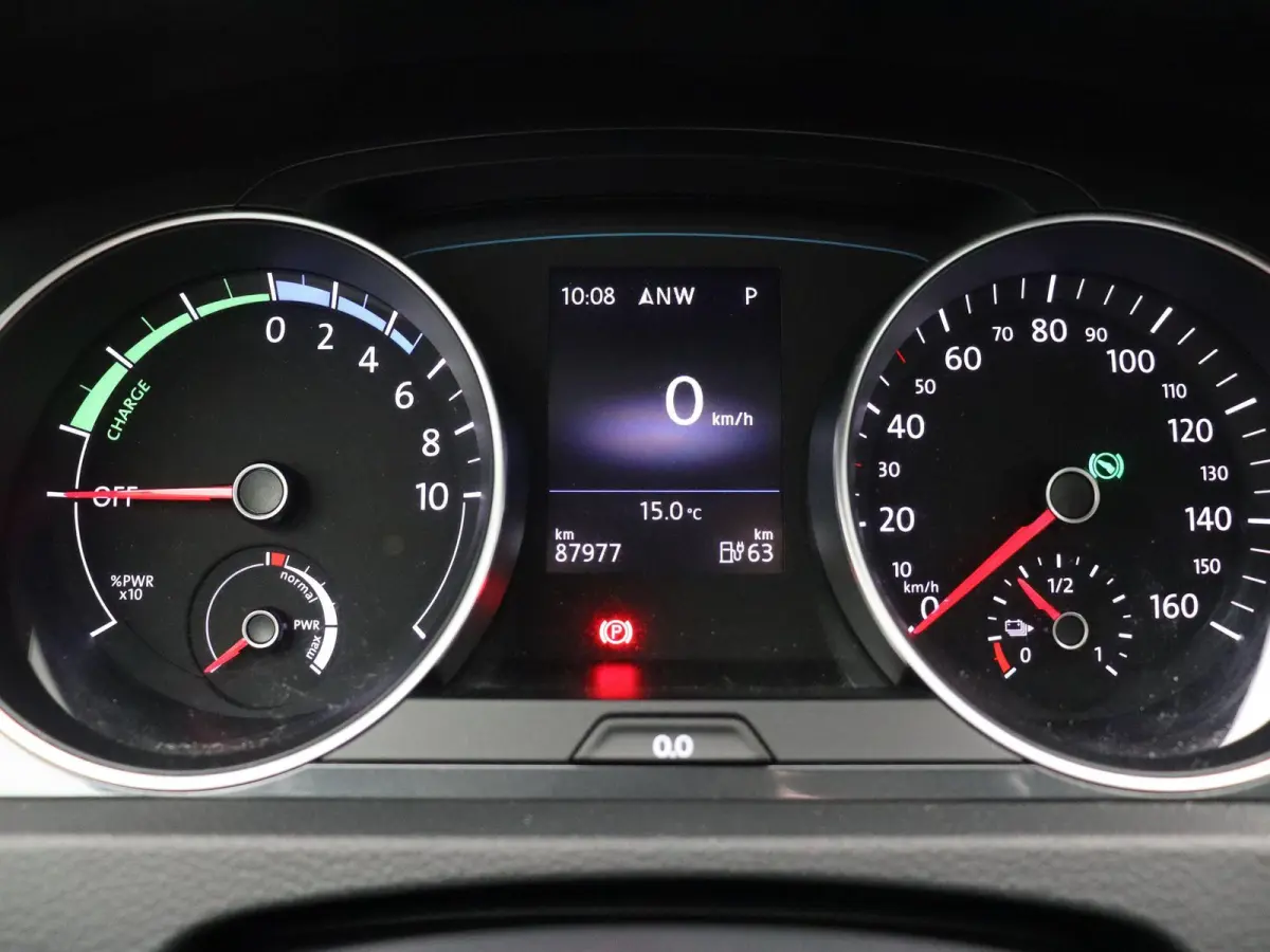E-DITION | 91,3 % SOH | Stoelverwarming | Navigatie |  DAB-radio | Climate control | Sensoren voor en achter | Led verlichting | Lichtmetalen velg |