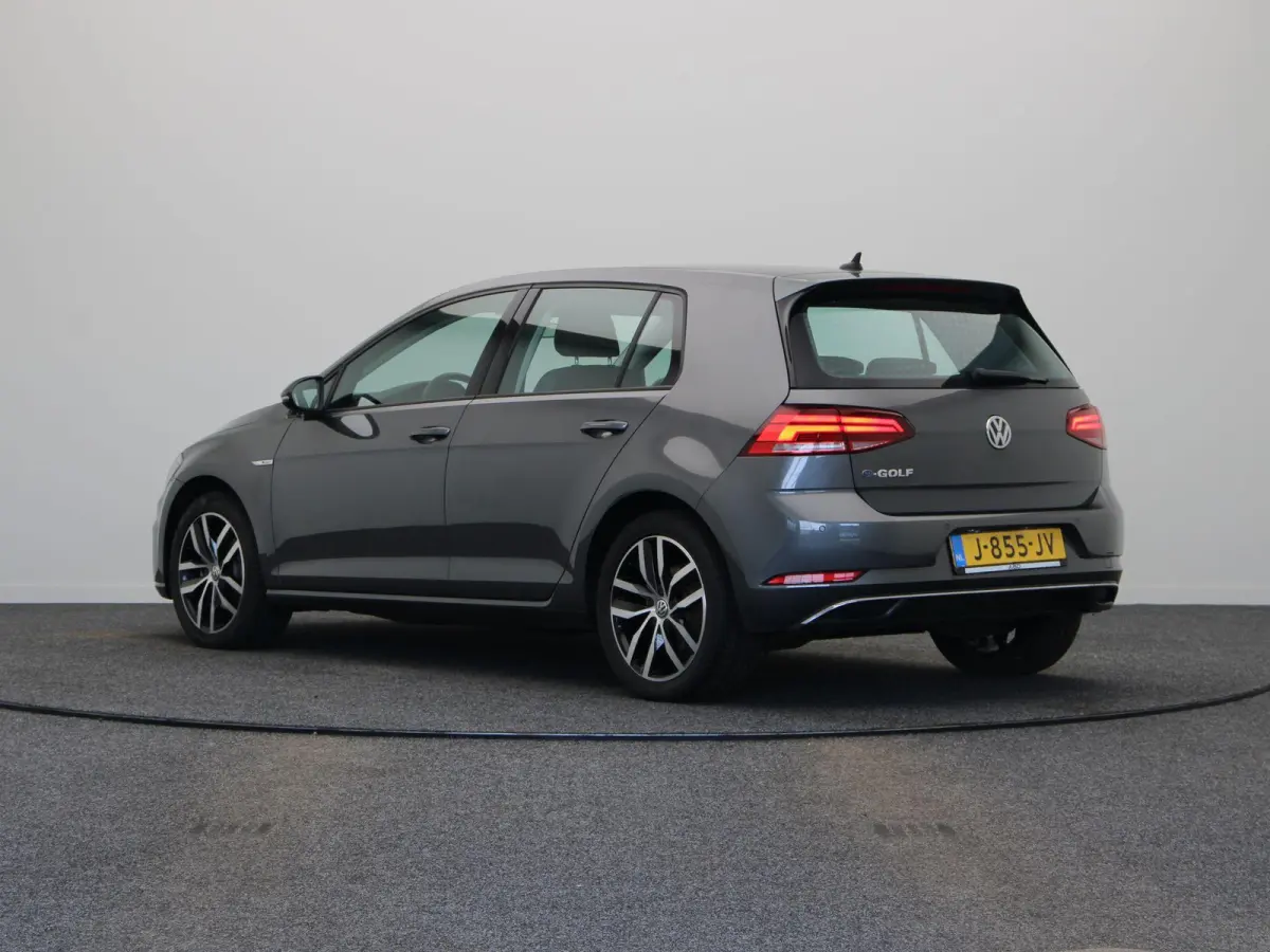 E-DITION | 91,3 % SOH | Stoelverwarming | Navigatie |  DAB-radio | Climate control | Sensoren voor en achter | Led verlichting | Lichtmetalen velg |