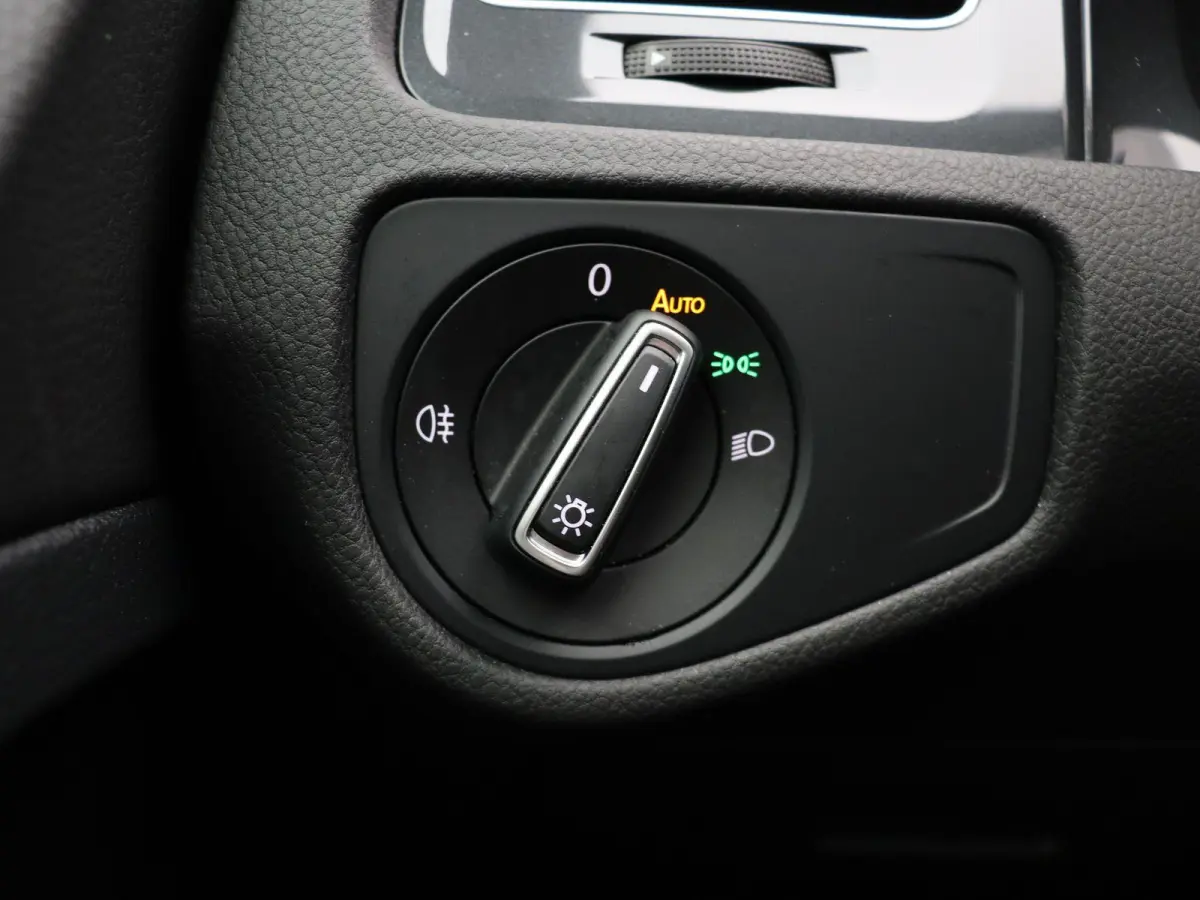 E-DITION | 91,3 % SOH | Stoelverwarming | Navigatie |  DAB-radio | Climate control | Sensoren voor en achter | Led verlichting | Lichtmetalen velg |