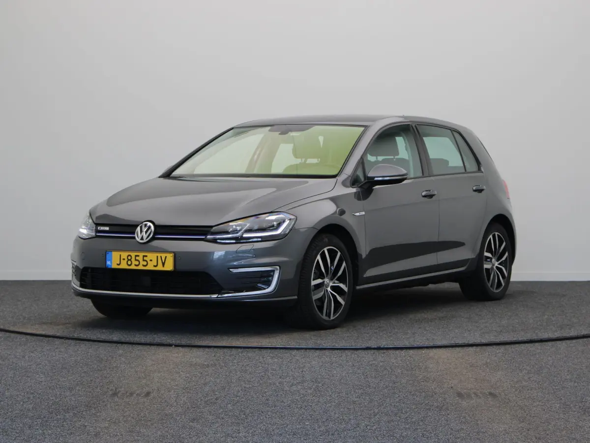 E-DITION | 91,3 % SOH | Stoelverwarming | Navigatie |  DAB-radio | Climate control | Sensoren voor en achter | Led verlichting | Lichtmetalen velg |