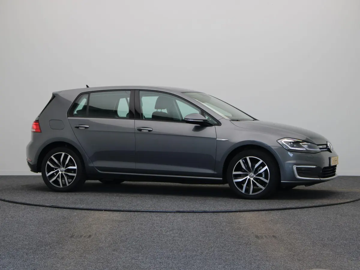 E-DITION | 91,3 % SOH | Stoelverwarming | Navigatie |  DAB-radio | Climate control | Sensoren voor en achter | Led verlichting | Lichtmetalen velg |