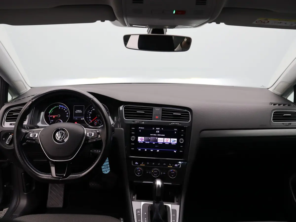 E-DITION | 91,3 % SOH | Stoelverwarming | Navigatie |  DAB-radio | Climate control | Sensoren voor en achter | Led verlichting | Lichtmetalen velg |