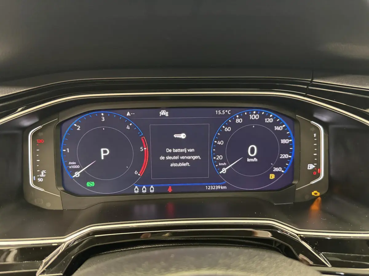 1.6 TDi R-Line Automaat-Adapt.Cr.contr-Navigatie-Clima-Camera-CarPlay-Stoelverwarming-Parkeersensoren-Panoramadak-Lm16''velgen-Virtual Cockpit