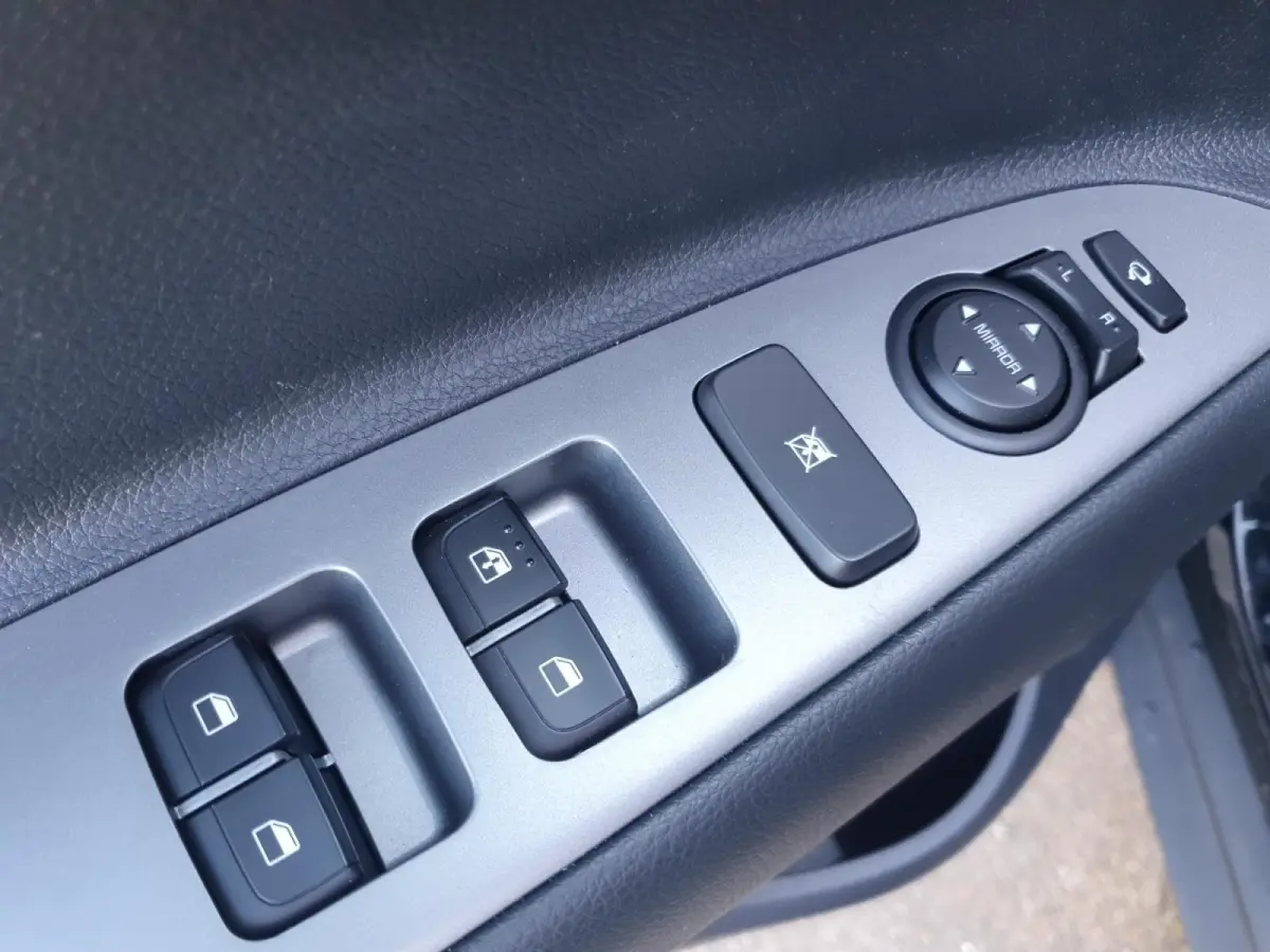 1.0 T-GDi MHEV GT-Line | GT-Line uitstraling | 17” lichtmetalen GT-Line velgen | Stoel- en Stuurverwarming | Cruise Control | Climate Control | Navigatie |