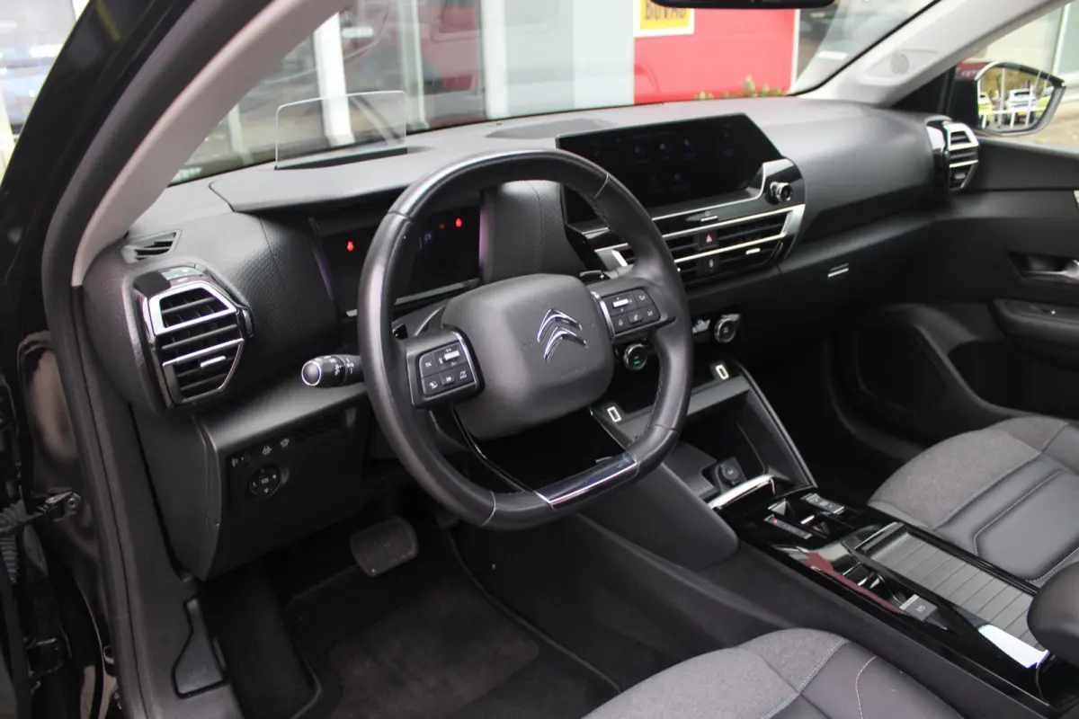 1.2 130PK AUTOMAAT SHINE | AFNEEMBARE TREKHAAK | PANORAMA SCHUIF/KANTEL DAK | HEAD UP DISPLAY | APPLE CARPLAY/ANDROID AUTO | ADAPTIVE CRUISE CONTROL | DODEHOEK DETECTIE | KEYLESS ENTRY/START