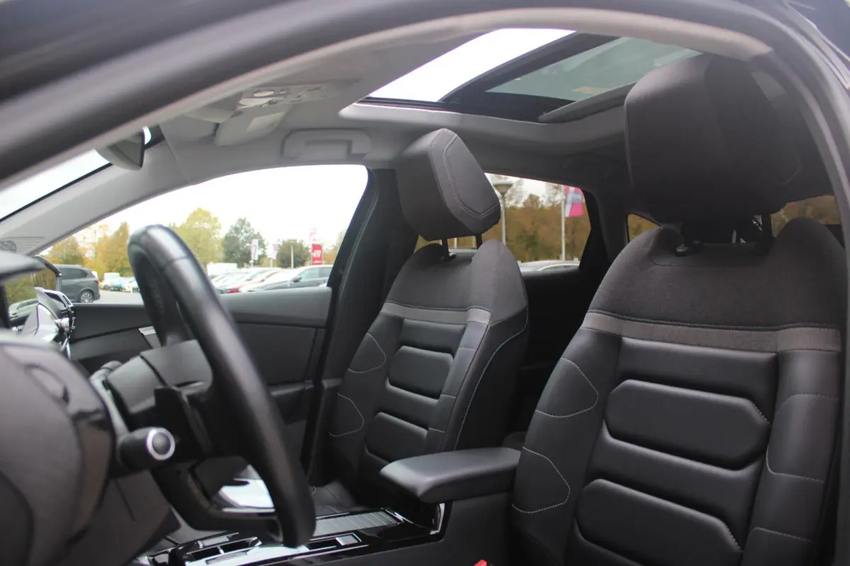 1.2 130PK AUTOMAAT SHINE | AFNEEMBARE TREKHAAK | PANORAMA SCHUIF/KANTEL DAK | HEAD UP DISPLAY | APPLE CARPLAY/ANDROID AUTO | ADAPTIVE CRUISE CONTROL | DODEHOEK DETECTIE | KEYLESS ENTRY/START