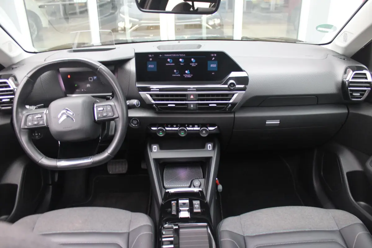 1.2 130PK AUTOMAAT SHINE | AFNEEMBARE TREKHAAK | PANORAMA SCHUIF/KANTEL DAK | HEAD UP DISPLAY | APPLE CARPLAY/ANDROID AUTO | ADAPTIVE CRUISE CONTROL | DODEHOEK DETECTIE | KEYLESS ENTRY/START