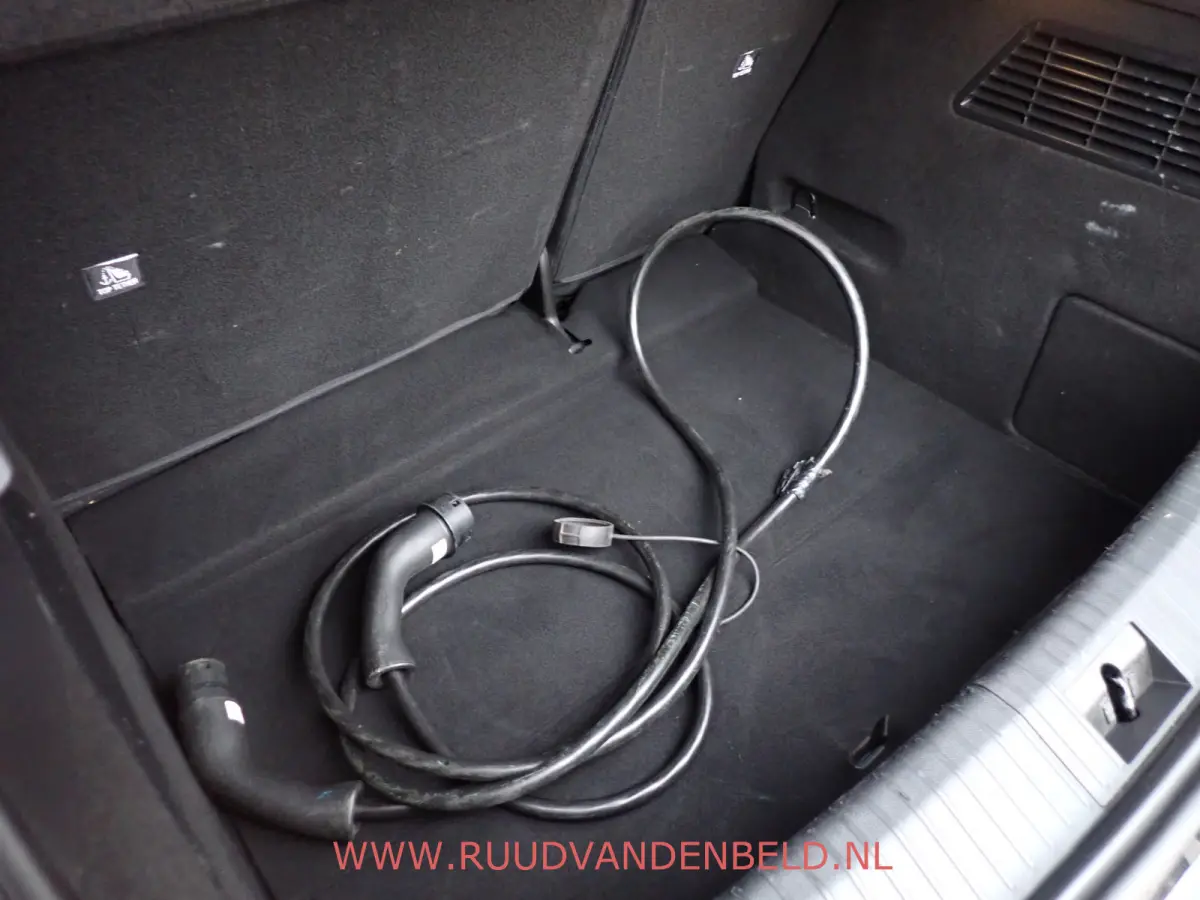 EV60 SOH 92% / ACC / CARPLAY / NAVI / STUUR + STOELVERWARMING