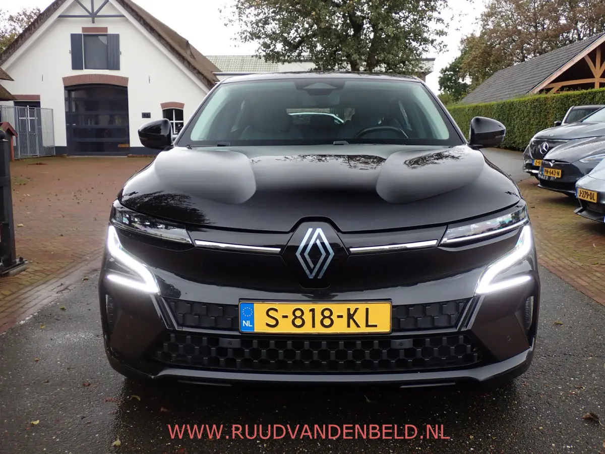 EV60 SOH 92% / ACC / CARPLAY / NAVI / STUUR + STOELVERWARMING