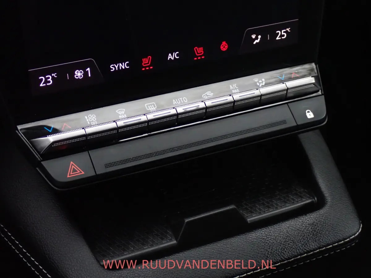 EV60 SOH 92% / ACC / CARPLAY / NAVI / STUUR + STOELVERWARMING