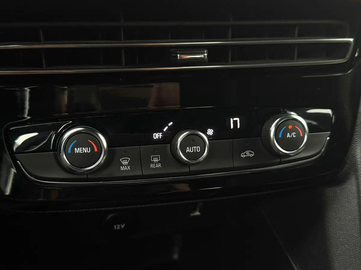 1.2 Turbo GS Line Aut-8 Vol | Keyless | 360 Camera | Parksens | Carplay | Two Tone | Wide Screen |