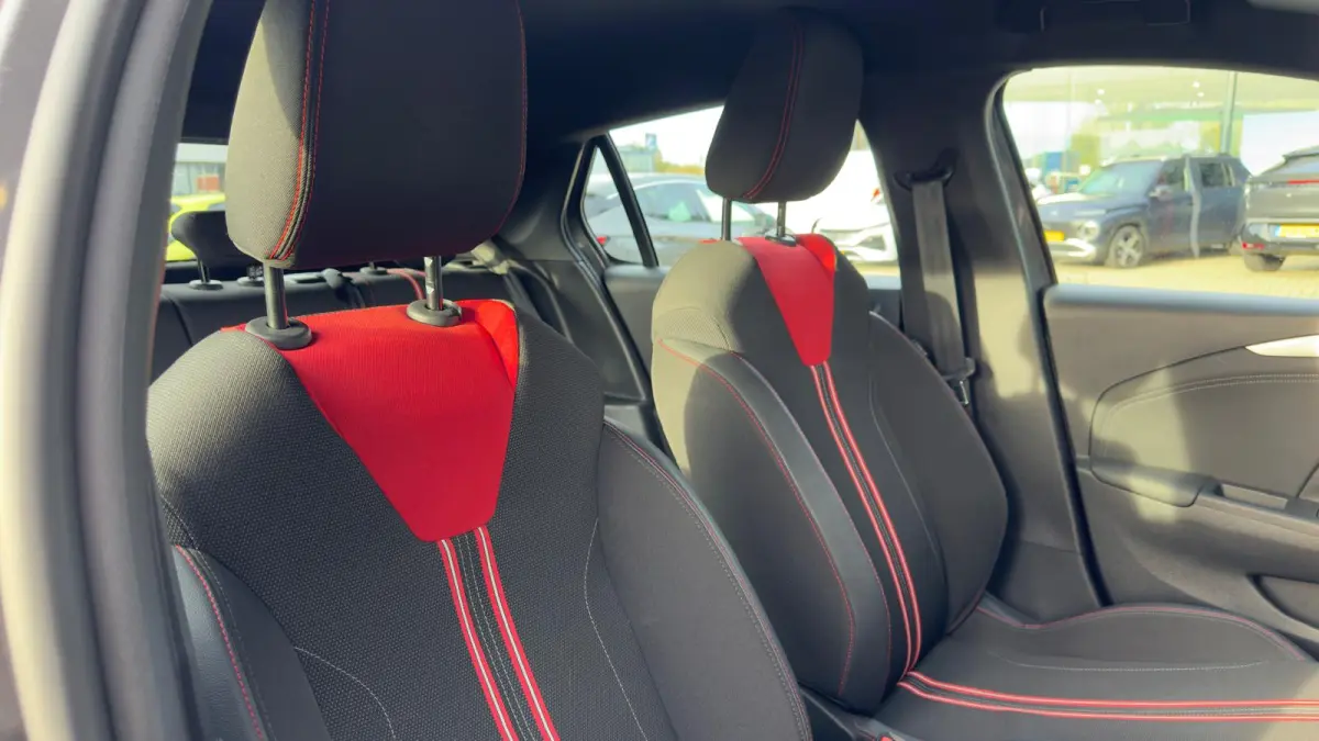 1.2 GS Line 100 pk | Automaat | Trekhaak | Apple Carplay / Android Auto | Cruise | LMV |