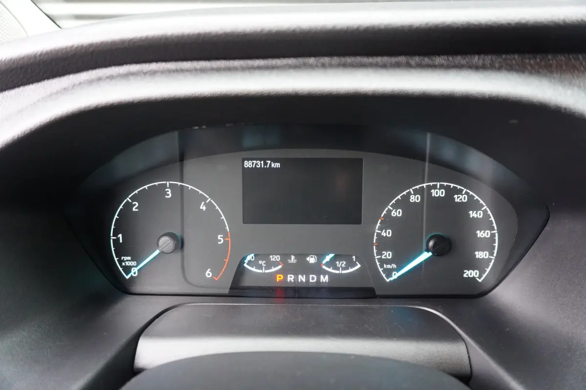 300 170pk Automaat L2H1 Limited Apple Carplay Camera Parkeersensoren Trekhaak Cruise control Steolverwarming