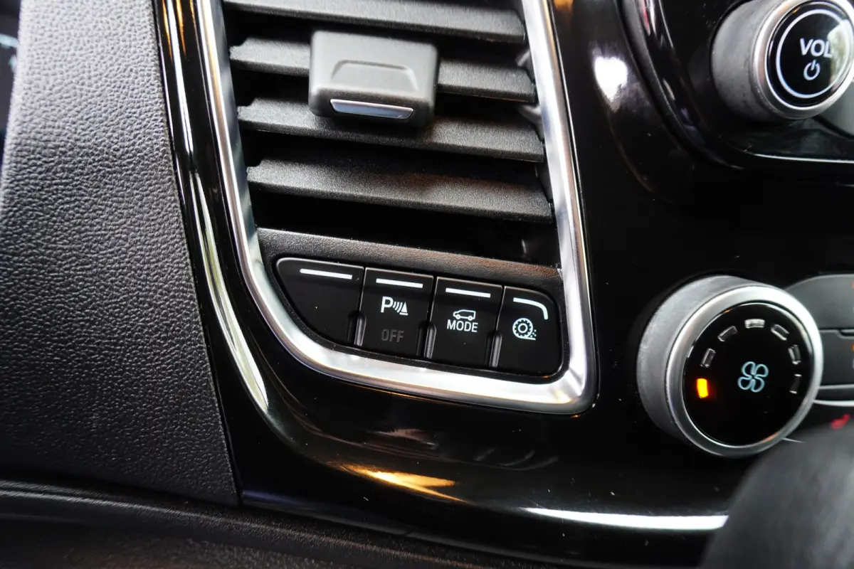 300 170pk Automaat L2H1 Limited Apple Carplay Camera Parkeersensoren Trekhaak Cruise control Steolverwarming
