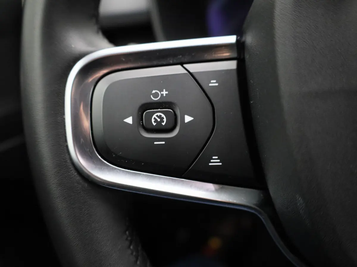 Core | APPLE/ANDROID CARPLAY | LICHTMETALEN VELGEN | LED KOPLAMPEN | NAVIGATIESYSTEEM | 12 MAANDEN BOVAG GARANTIE |