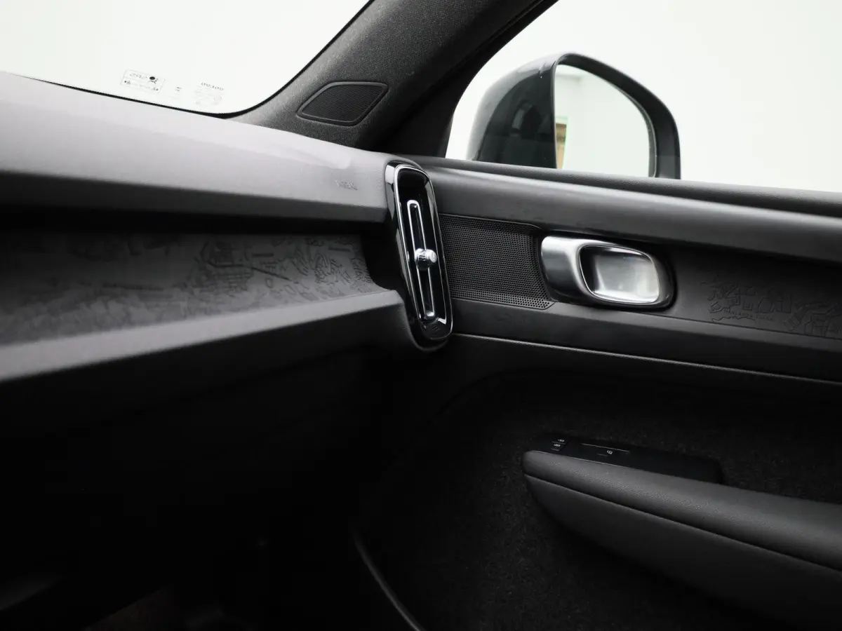 Core | APPLE/ANDROID CARPLAY | LICHTMETALEN VELGEN | LED KOPLAMPEN | NAVIGATIESYSTEEM | 12 MAANDEN BOVAG GARANTIE |