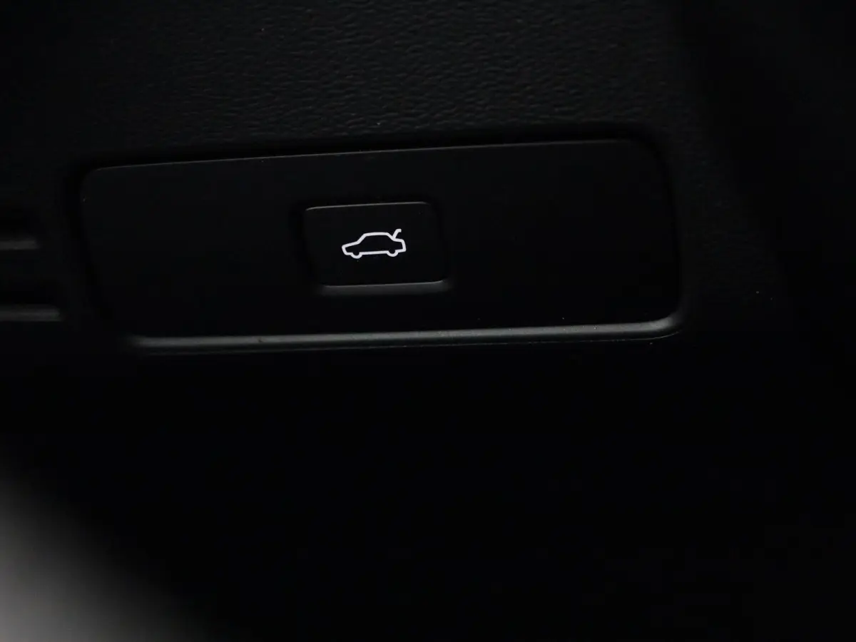 Core | APPLE/ANDROID CARPLAY | LICHTMETALEN VELGEN | LED KOPLAMPEN | NAVIGATIESYSTEEM | 12 MAANDEN BOVAG GARANTIE |