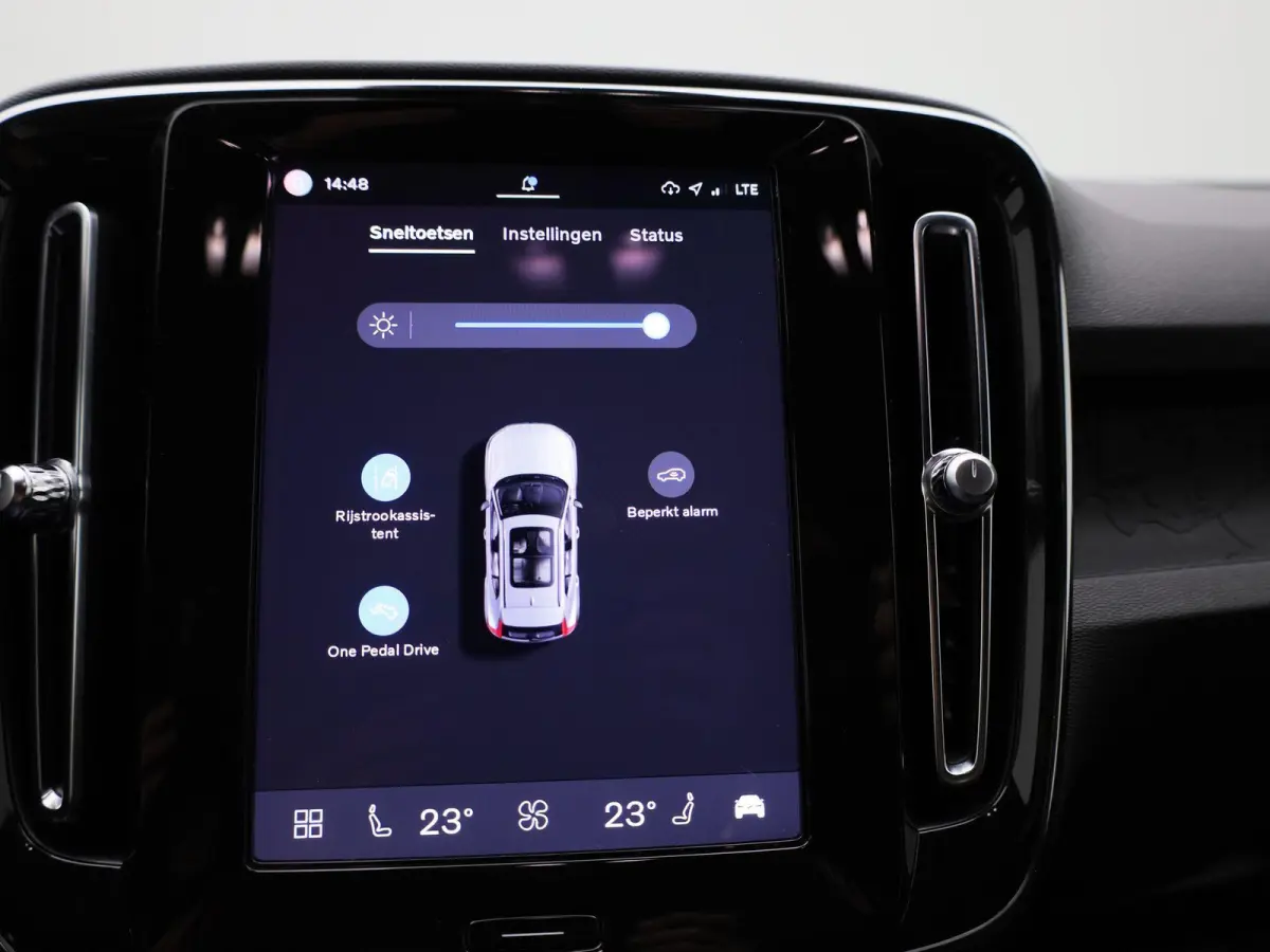 Core | APPLE/ANDROID CARPLAY | LICHTMETALEN VELGEN | LED KOPLAMPEN | NAVIGATIESYSTEEM | 12 MAANDEN BOVAG GARANTIE |