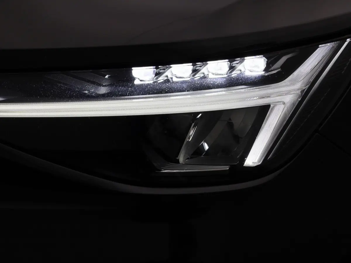 Core | APPLE/ANDROID CARPLAY | LICHTMETALEN VELGEN | LED KOPLAMPEN | NAVIGATIESYSTEEM | 12 MAANDEN BOVAG GARANTIE |