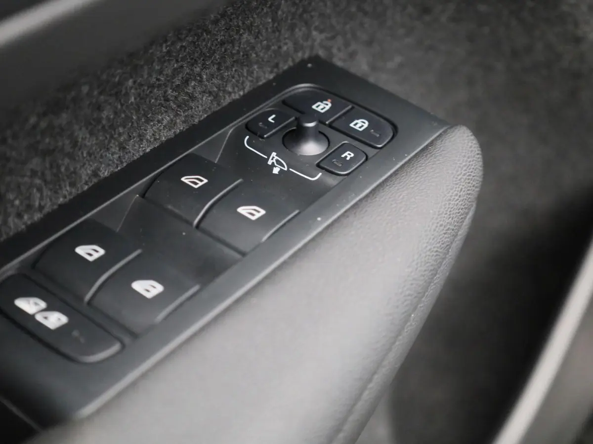 Core | APPLE/ANDROID CARPLAY | LICHTMETALEN VELGEN | LED KOPLAMPEN | NAVIGATIESYSTEEM | 12 MAANDEN BOVAG GARANTIE |