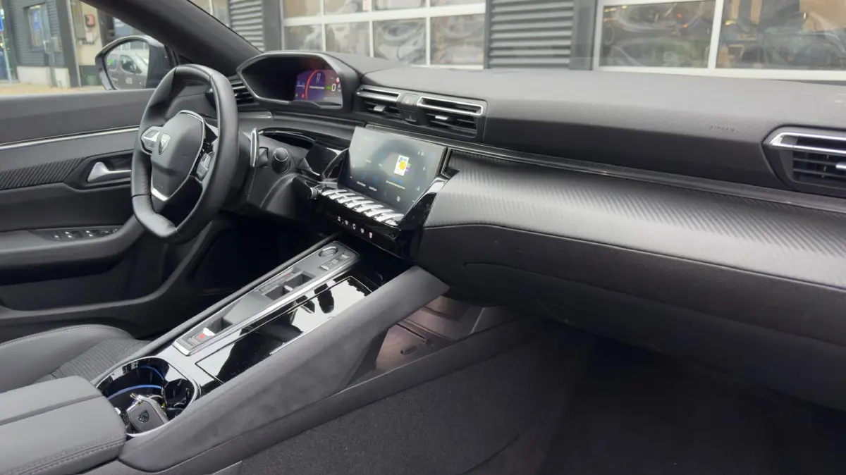 1.6 HYbrid Allure 180 pk | 360 Camera | Elektrisch bedienbare achterklep | Dodehoekdetectie | Apple Carplay / Android Auto |