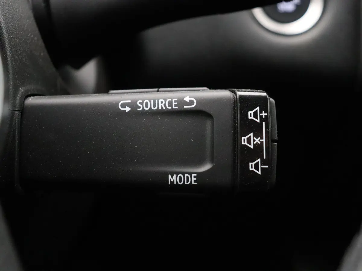 1.8 E-Tech full hybrid 160 techno | Google Navigatie | Adatief Cruise Control | Stoel & Stuurwiel Verwarming | Achteruitrij Camera | Climate Control | Getint Glas | Lichtmetalen Velgen |