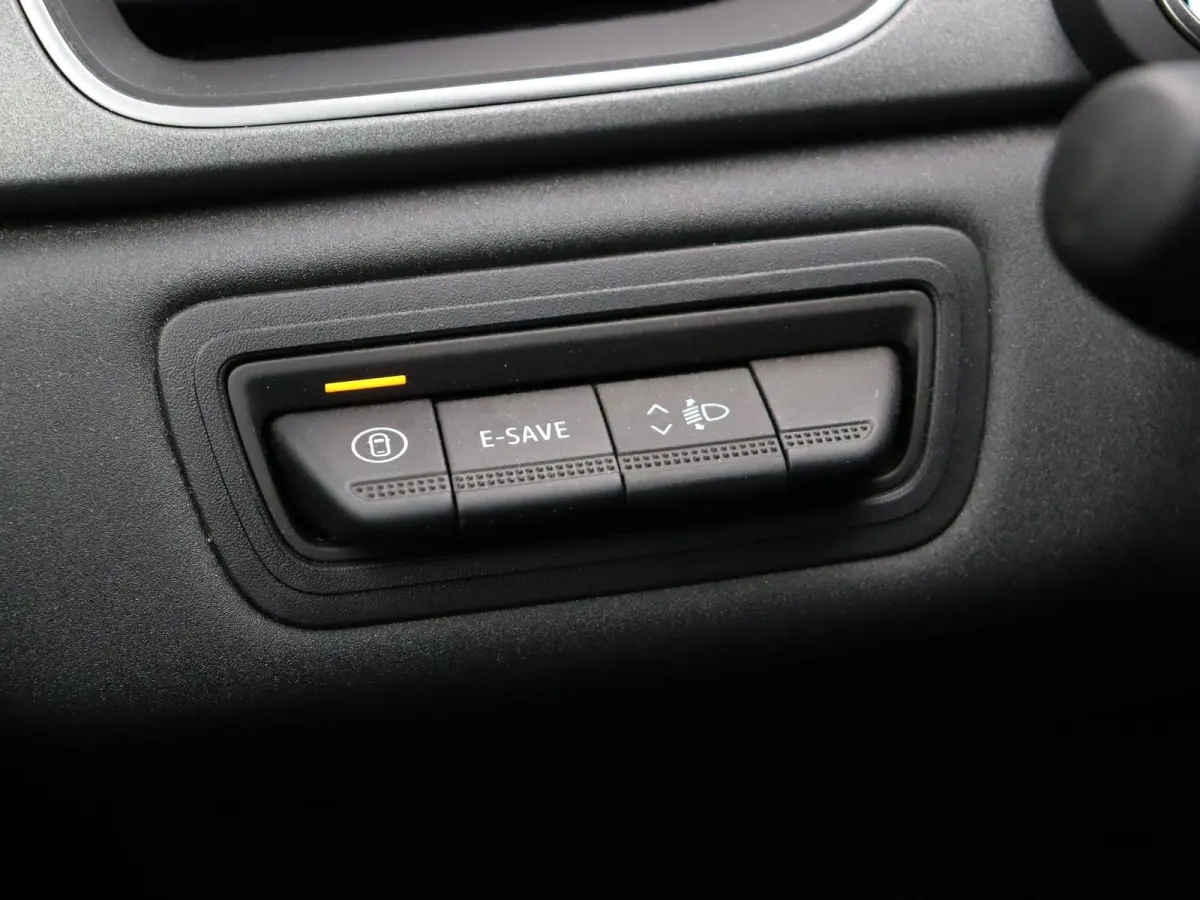 1.8 E-Tech full hybrid 160 techno | Google Navigatie | Adatief Cruise Control | Stoel & Stuurwiel Verwarming | Achteruitrij Camera | Climate Control | Getint Glas | Lichtmetalen Velgen |